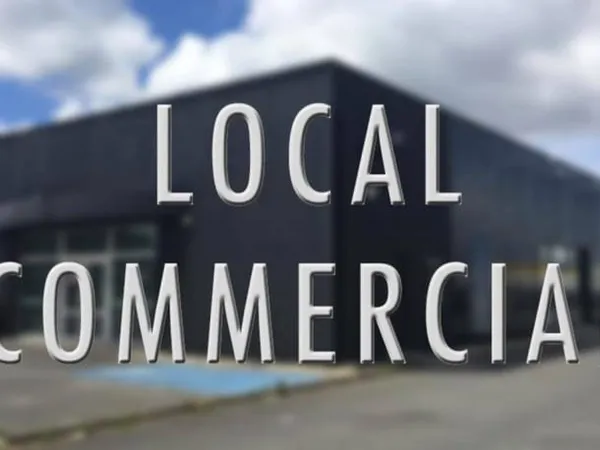 Local commercial 562 m²