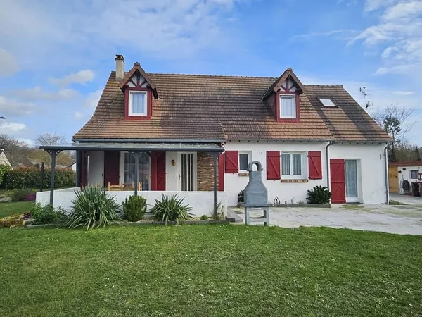 Maison au Calme avec 4 Chambres / une Dépendance