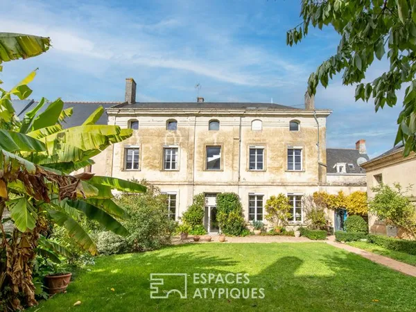 Maison de Maître du XVIIe au charme ancien et jardin secret