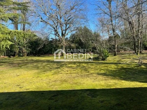 Terrain 908 m²