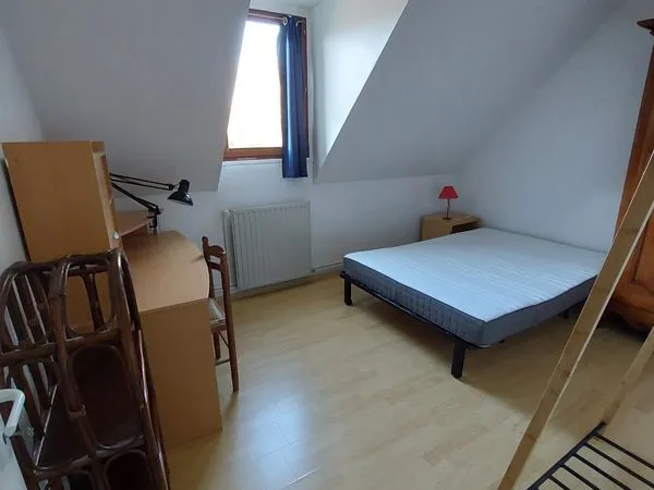 Chambre meublée à louer avec salon-cuisine partagé à Pont Sainte Maxence (Oise)