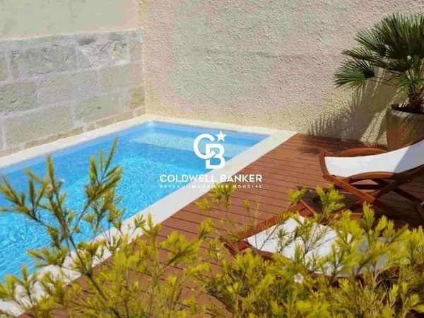 Maison centre Ville de Saintes avec garage, jardin et piscine