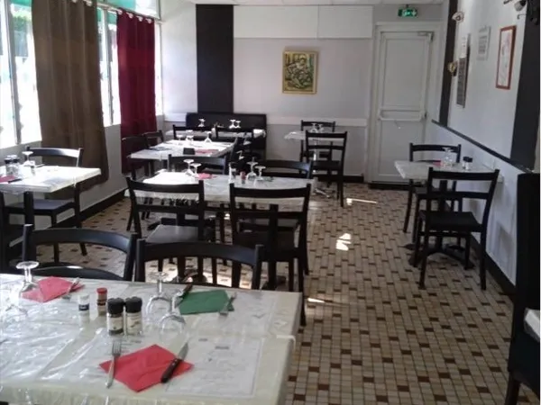 Restaurant / Trattoria 89 places (terrasse) - Loyer 640 - Fort potentiel
