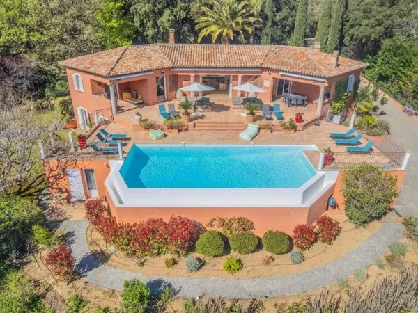 Villa 7 pièces 350 m²
