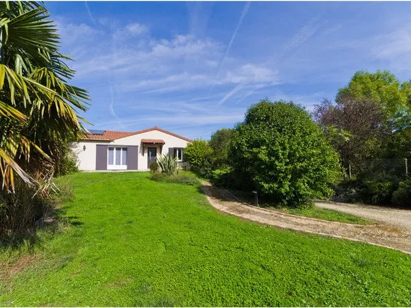 Maison à vendre 6 pièces SAINT GEORGES LES BAILLARGEAUX (86)