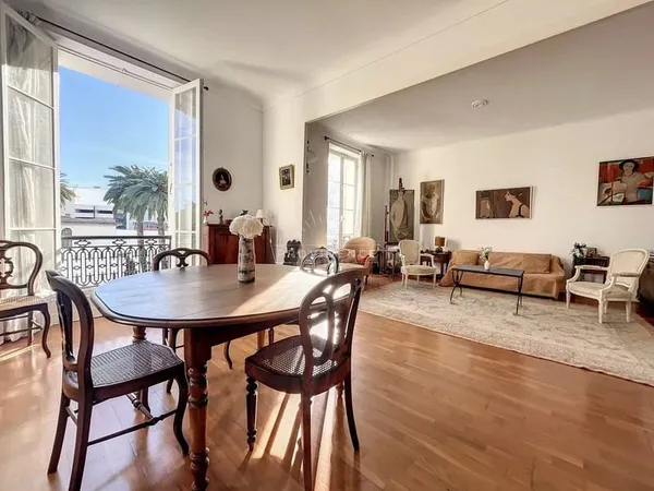 Appartement 4 pièces de 140 m² - Bourgeois avec potentiel, Cannes Centre