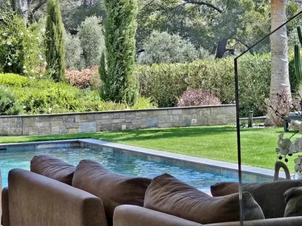 villa contemporaine neuve - magnifique jardin - domaine fermé - prestations et calme
