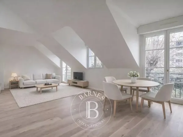 Versailles, proche Notre Dame, appartement 115 m2, 3 chambres, ascenseur, 2 parkings.