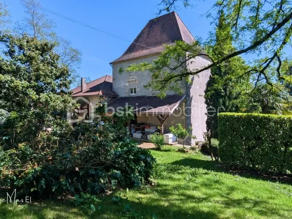 Maison 10 pièces 313 m²