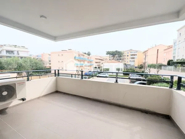 NOUVEAUTE, appartement situé au centre ville de Saint-Raphaël dans une Résidence sécurisée avec asce