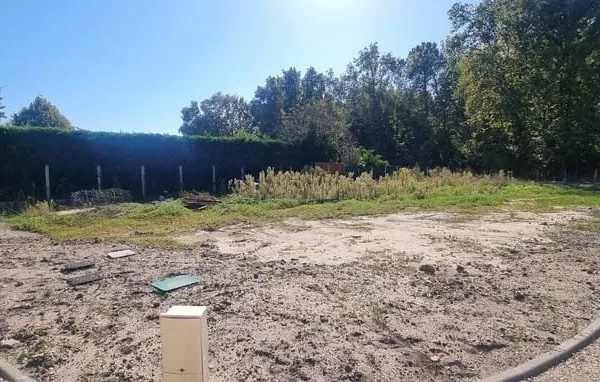 AVENSAN 33480 - Terrain en lotissement 443 m2 - Calme et boisé, proche du centre ville - LIBRE CONST