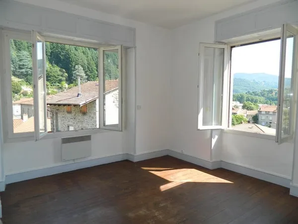 Agréable appartement lumineux de 63 M² env. avec vue.