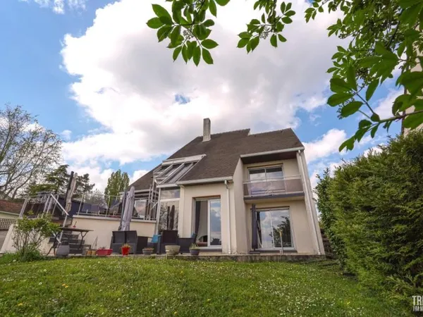Maison d'architecte pleine de lumière avec vue sur Paris