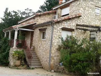 Mas en pierre dans les Cévennes