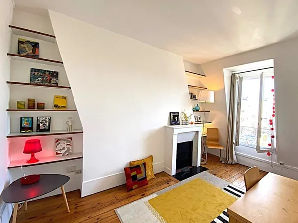 2 pièces de charme, pied Montmartre, avec très bon plan