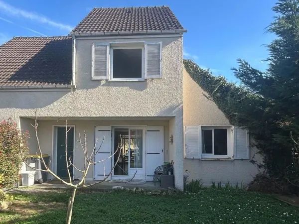 Maison familiale située à Souppes-sur-Loing.