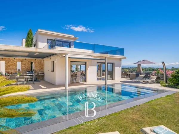 VILLA CONTEMPORAINE VUE MER ET MONTAGNES à 360 °