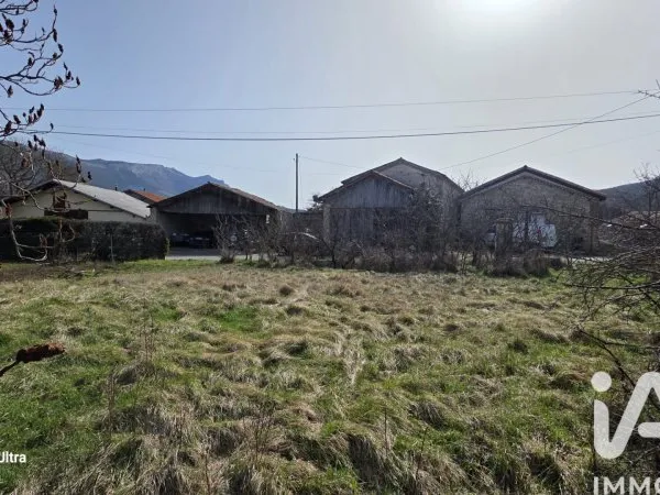 Terrain 330 m²