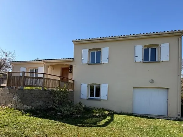 Garat. Maison 135 m² avec garage et studio