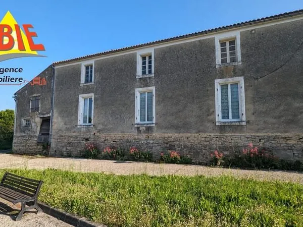 Maison de bourg à rénover entièrement sur Maillé Marais Poit