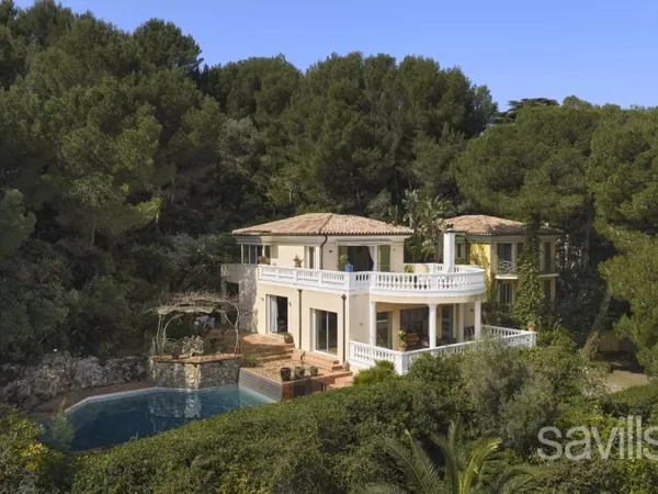 Cap Ferrat - Propriété de caractère avec vue mer