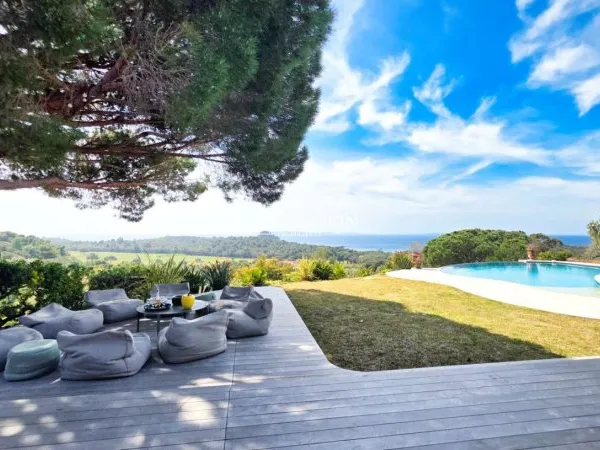 Villa à louer à Bormes-les-Mimosas au milieu de la nature avec vue mer