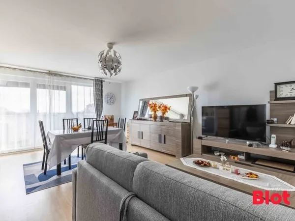A VENDRE blot immobilier à VEZIN-LE-COQUET Appartement 3 chambres de 79m2 Balcon Parking Ascenseur