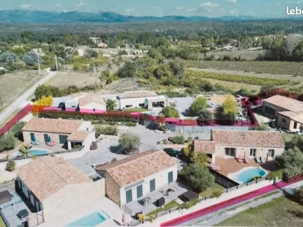 Domaine de 5 villas en Ardèche au Calme avec Piscines et Spas
