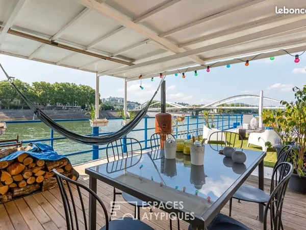 Péniche 5 pièces 195 m²