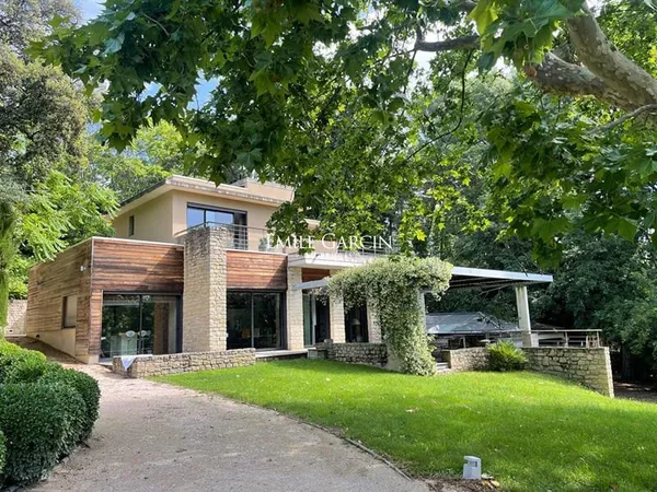 A vendre - Maison contemporaine et son parc arboré - Villeneuve Les Avignon