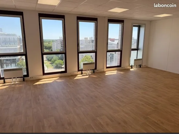 Bureaux 56 m² rénovés + parking - Vue Magnifique - Central Gare (6e étage)
