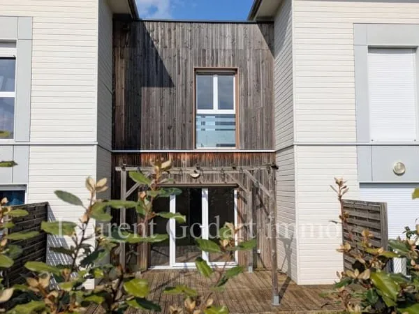 Maison 3 pièces de 63 m2 avec 2 chambres, jardin et 2 parkings
