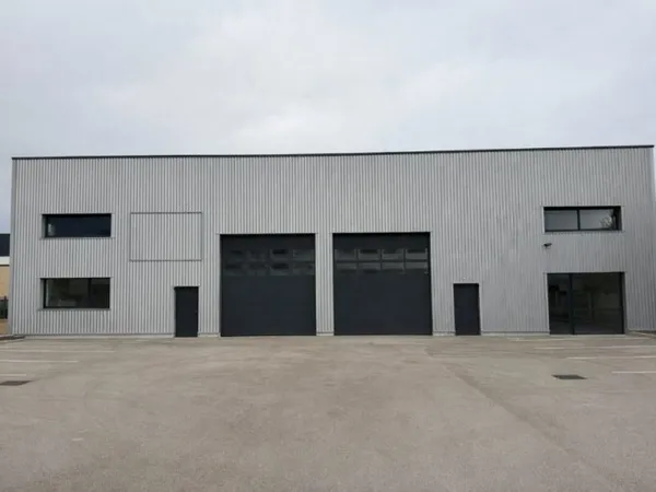 A LOUER - BATIMENT D'ACTIVITE