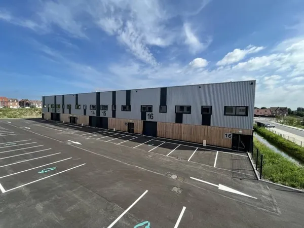 Entrepôt 3855 m²
