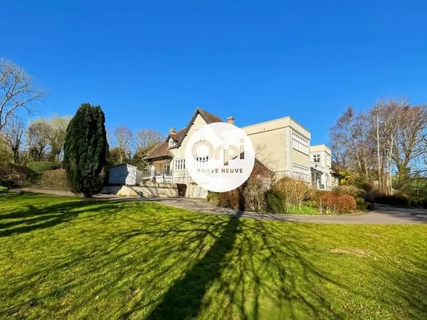 Maison 8 pièces 390 m²