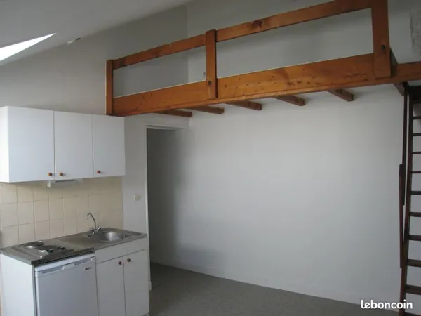 Studio avec Mezzanine pour le coucher - Proche rond point Briand