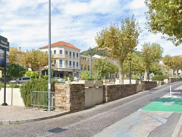 CARQUEIRANNE CENTRE VILLE / LOCAL COMMERCIAL + APPARTEMENT / REPRISE DE DROIT AU BAIL