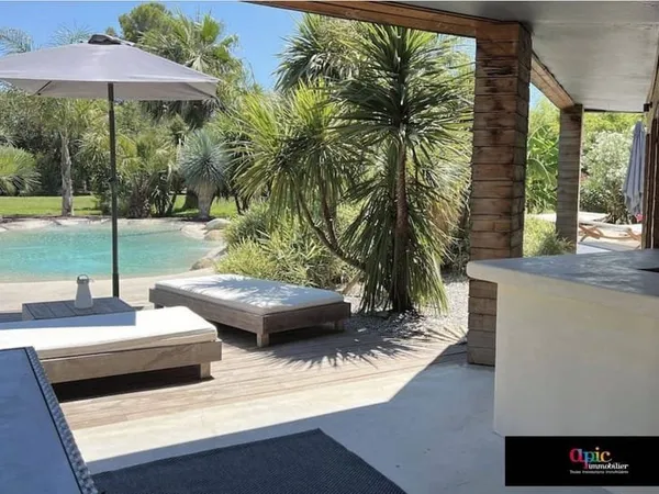 Villa 6 pièces 240 m²
