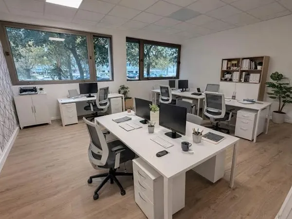 Bureau 4 pièces 104 m²