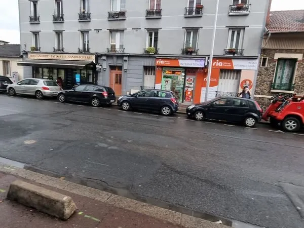 Murs commerciaux avec logement. À vendre directe propriètaire