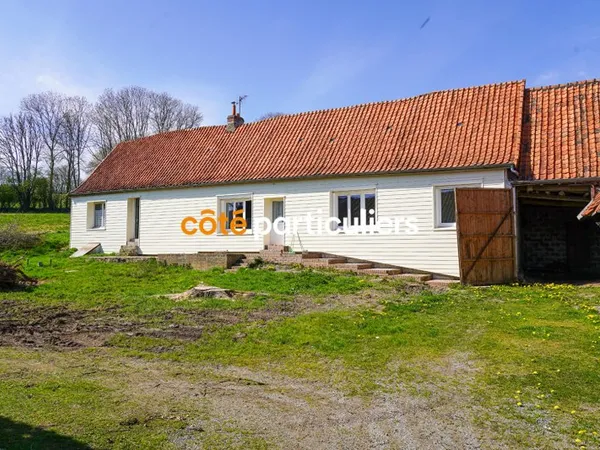 HERNICOURT : CORPS DE FERME ET DEPENDANCES DANS UNE IMPASSE