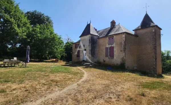 VIVONNE - MANOIR - PAVILLON DE CHASSE - CHARME - GRAND TERRAIN