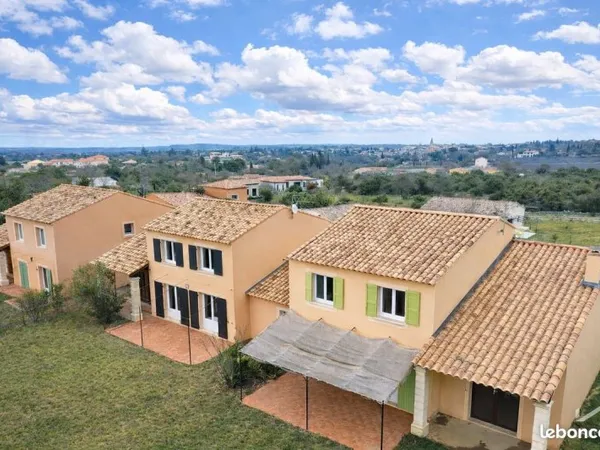 Villa 15 pièces 348 m²