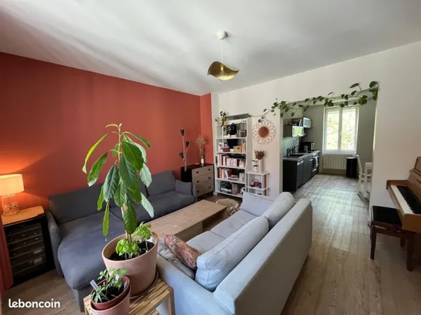 Appartement 2 pièces 52 m² — lumineux et traversant, quartier Saint-Florent