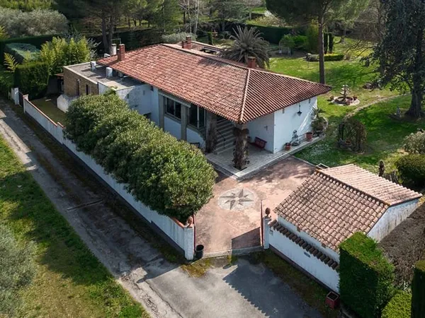LIMOUX - CARCASSONNE (20MN) Villa d'architecte T7 282m² (194m² hab) avec guest house, parc et verger
