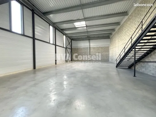 Local 371 m² Éragny