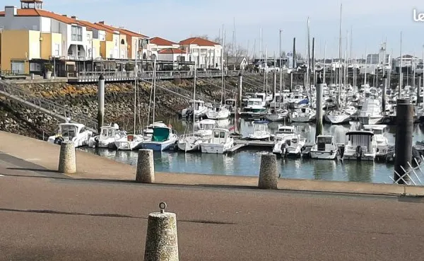 T1 Face au Port Olona