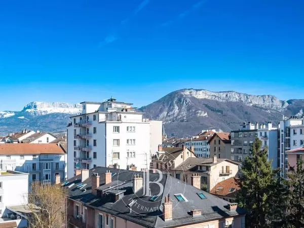 BARNES ANNECY - DERNIER ETAGE - APPARTEMENT TRAVERSANT