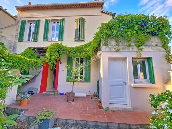 Toulon EST à proximité d'Ortolan Maison Toulon de 5 pièces de 110m²
