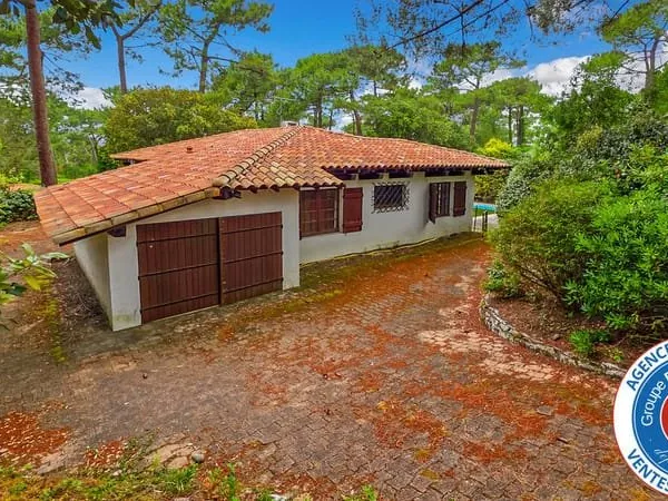Villa de plain-pied avec 3 chambres, piscine et garage